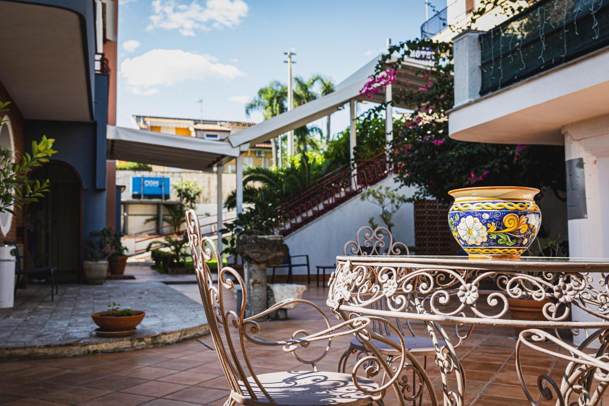 Alexander Hotel