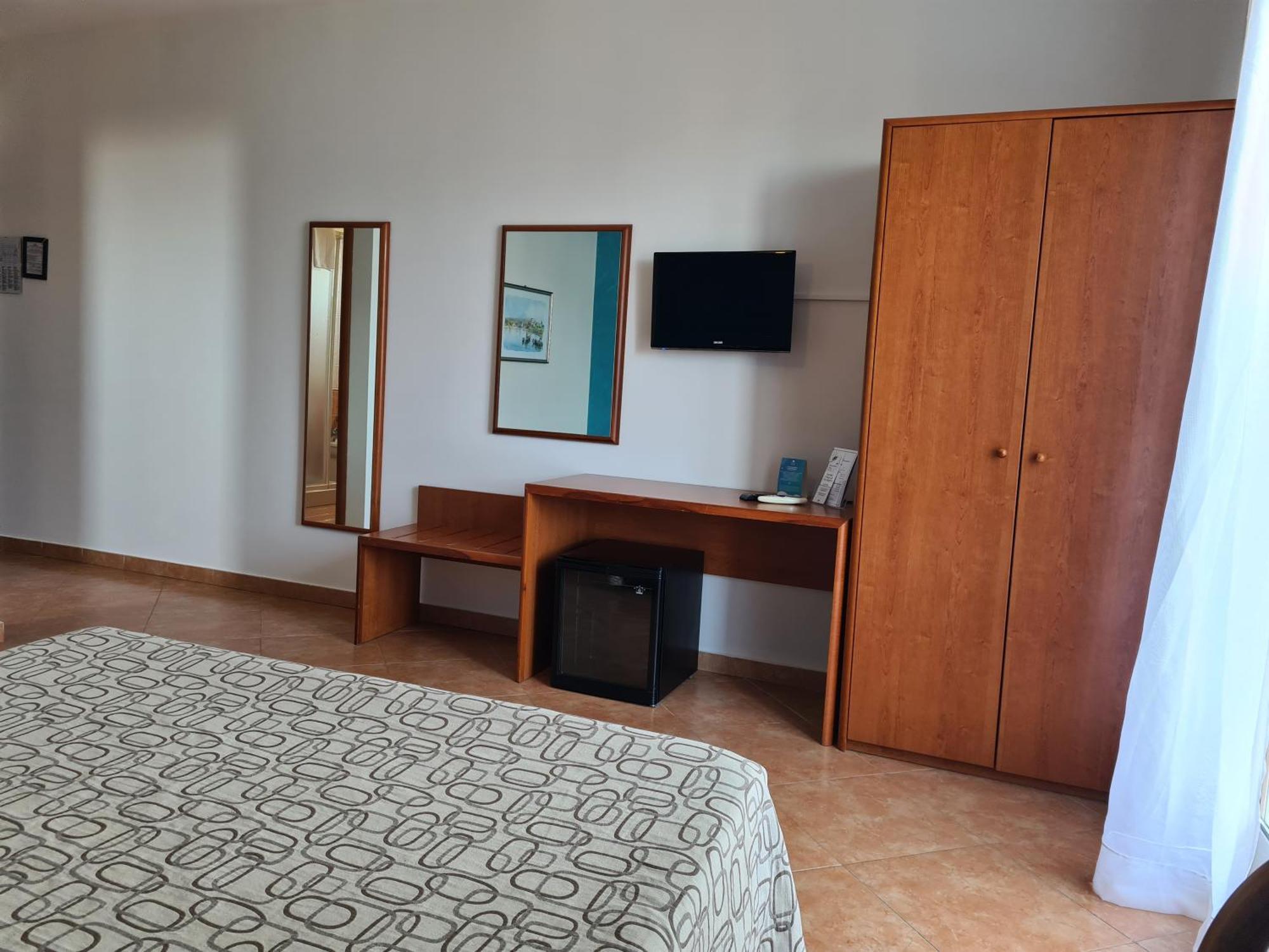 Alexander Hotel